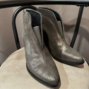 Diba True Women's Karma V Throat Metallic Leather Ankle Booties Size 7.5